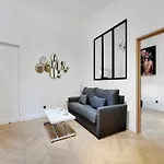 Elegant Flat Near Champs-Elysees