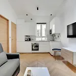 Elegant Flat Near Champs-Elysees