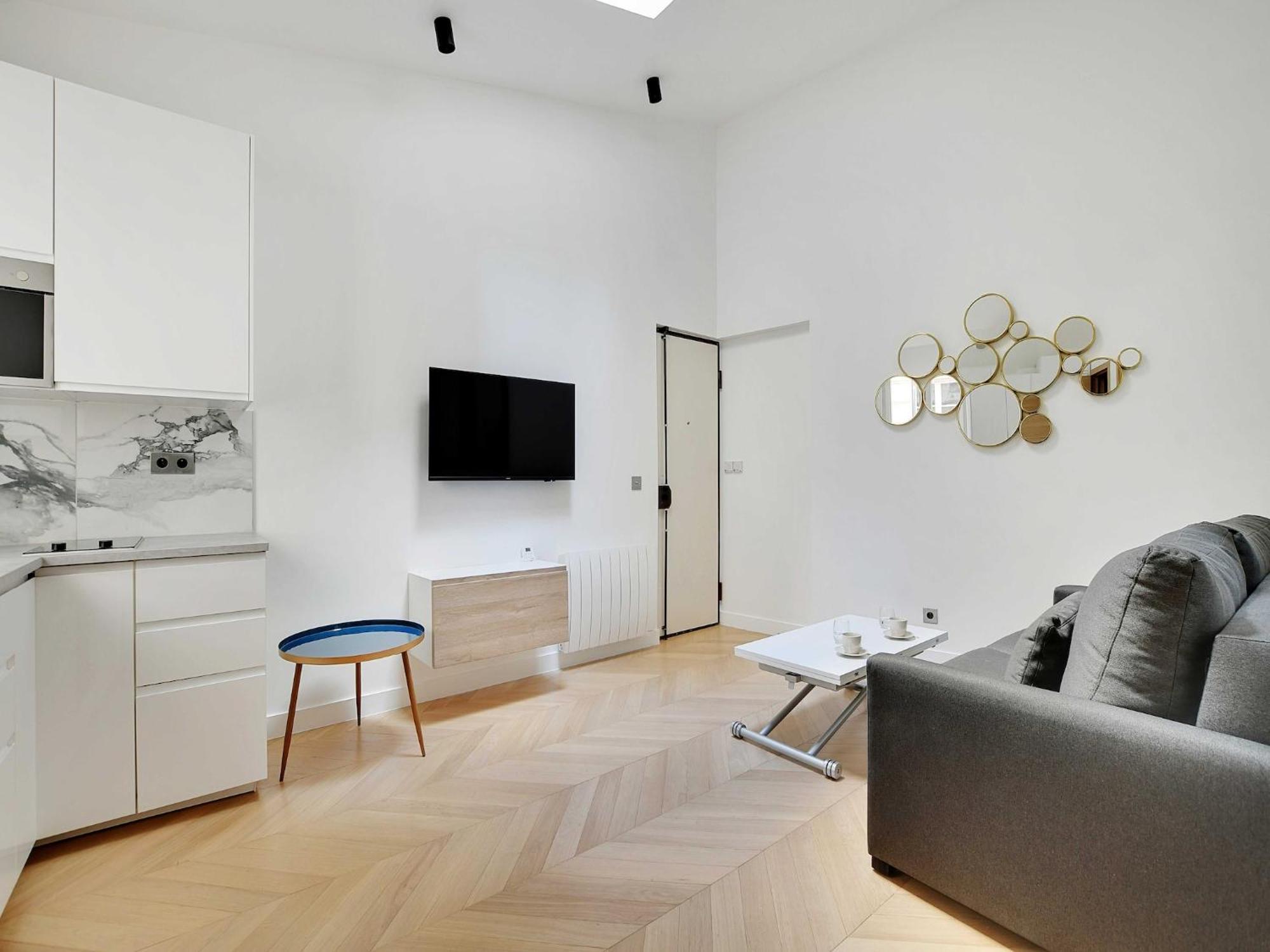 Elegant Flat Near Champs-elysees Paris