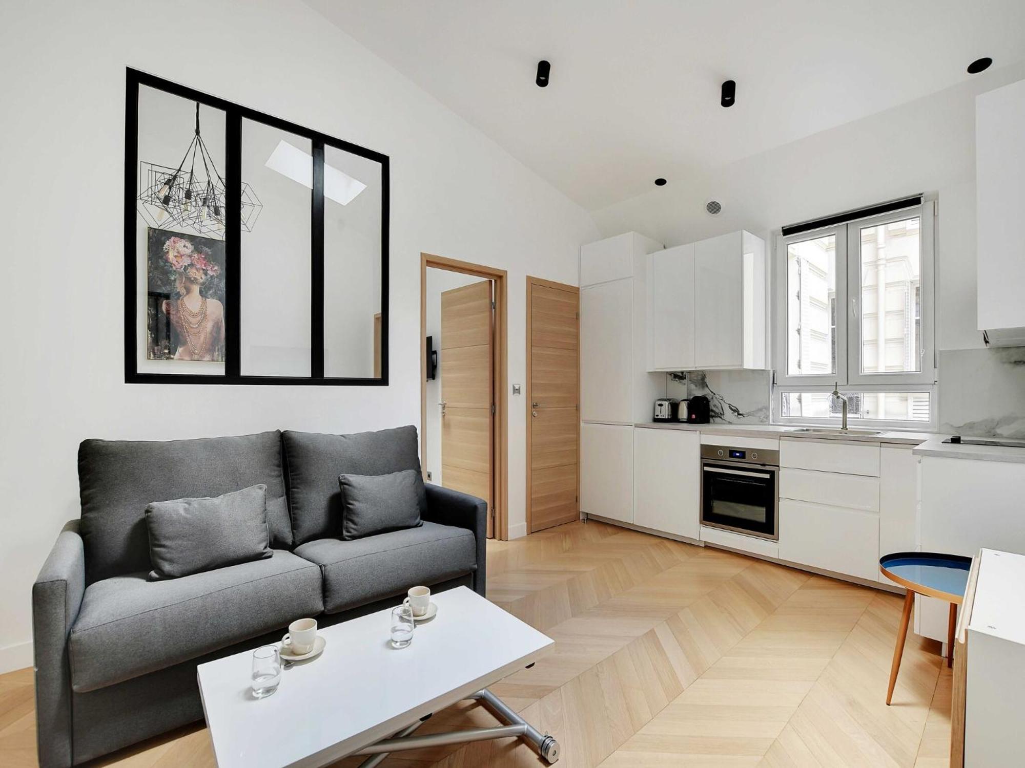 Elegant Flat Near Champs-elysees